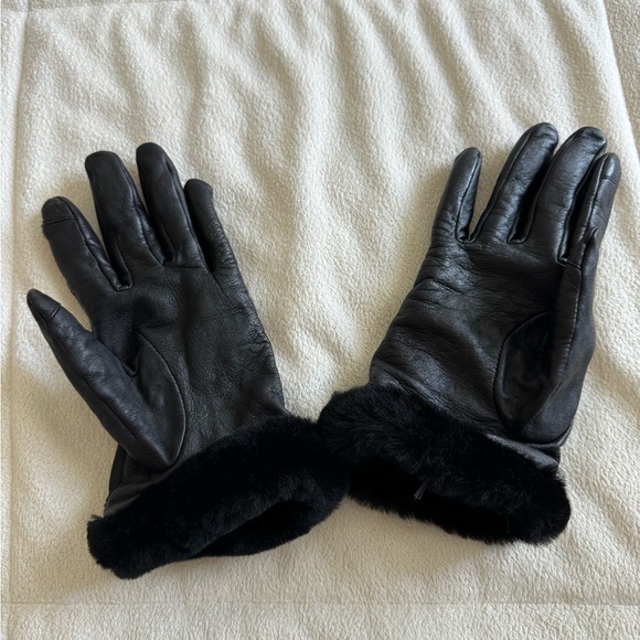 UGG Black Gloves - Picture 4 of 5